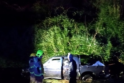 Camioneta cayó a cauce de estero en Río Bueno: conductor está grave