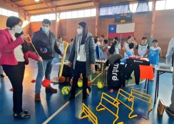 Entregan implementación deportiva a escuela de San Pablo afectada por incendio