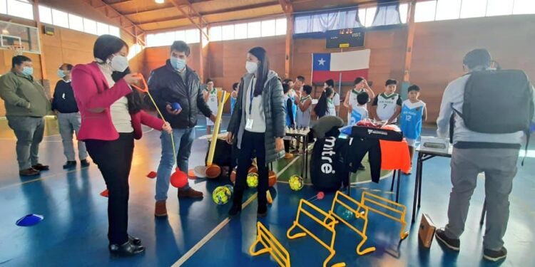 Entregan implementación deportiva a escuela de San Pablo afectada por incendio