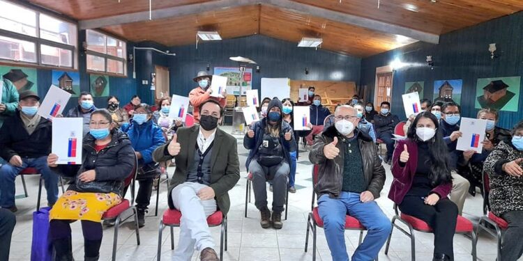 18 familias recibieron títulos de dominio en San Juan de la Costa