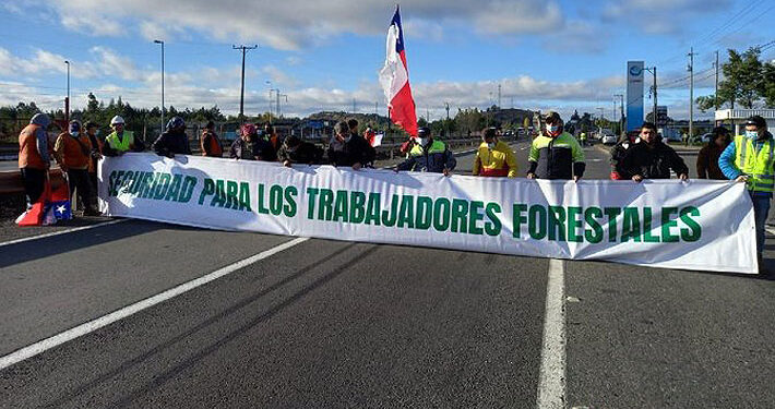 Trabajadores forestales inician movilizaciones en rutas de las provincias de Arauco y Los Ángeles