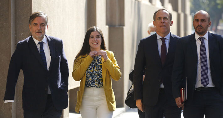 Oposición recurre a la Contraloría por actuar del Gobierno de cara al Plebiscito de salida