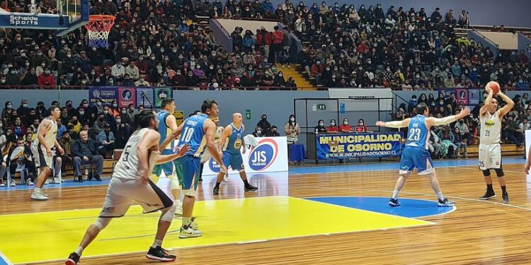 Encuentros amistosos de baloncesto se desarrollaron en gimnasio Monumental de Osorno 
