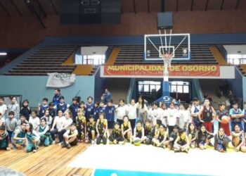 Organizan encuentro escolar de básquetbol mini en Osorno 