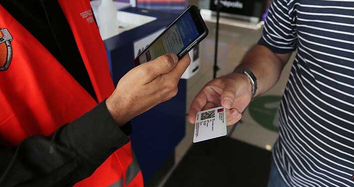 Más de 1 millón de personas tienen su pase de movilidad bloqueado por no vacunarse con tercera dosis