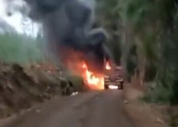 Reportan ataque incendiario en fundo de Teodoro Schmidt: Encapuchados quemaron siete camiones y una grúa