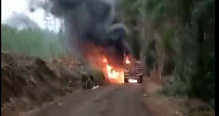 Reportan ataque incendiario en fundo de Teodoro Schmidt: Encapuchados quemaron siete camiones y una grúa