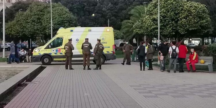 Estudiante de 14 años fue agredida por otra alumna en la plaza de Armas de Osorno