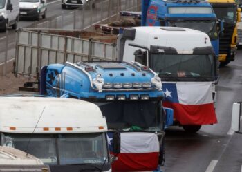 Gran atochamiento en Ruta 5 Sur debido a corte de carretera por paro de camioneros