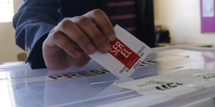 Nueva Constitución: Voto voluntario para jóvenes de 16 y 17 años, obligatorio desde los 18