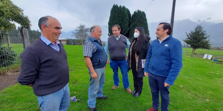 Autoridades visitaron Las Gaviotas y El Poncho para gestionar soluciones en salud y APR