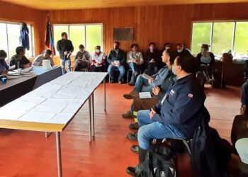 Conforman mesa de trabajo con servicios públicos en sector cordillerano de San Juan de la Costa 