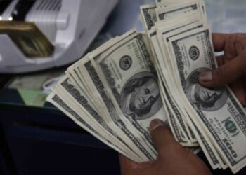 Dólar continúa sobre los $930 y se espera que siga subiendo