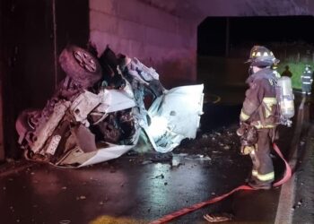 Camioneta impactó violentamente contra barrera de contención en Osorno: vehículo se partió