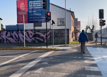 Verifican funcionamiento de nuevos semáforos instalados en Santiago con Tarapacá en Osorno 