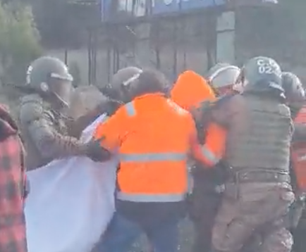 18 trabajadores de Codelco fueron detenidos por obstaculizar paso de buses a mina El Teniente