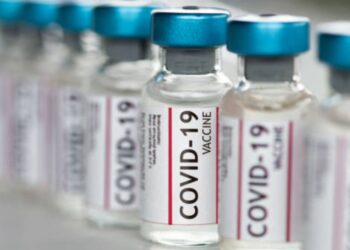 Vacunas de Moderna para nuevas variantes de covid-19 estarán listas en agosto