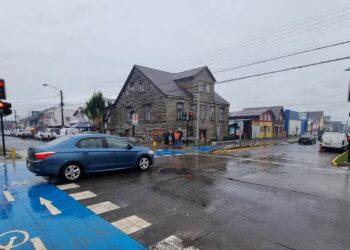 Inicia marcha blanca de nuevos semáforos en calle Santiago con Tarapacá en Osorno