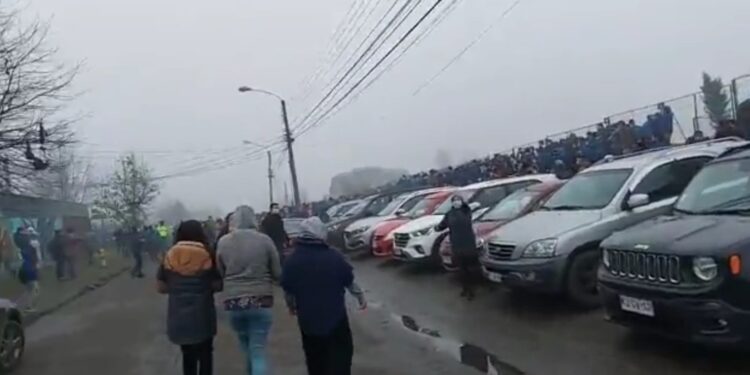 Aviso de bomba en colegio Emprender de Osorno obligó a evacuar recinto