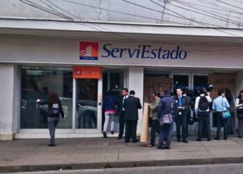 Dos detenidos deja operativo por desórdenes en sucursal ServiEstado de Osorno