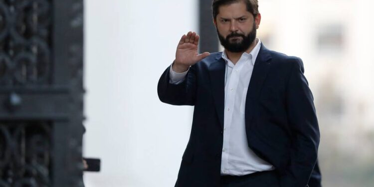 Cadem: Boric es el Presidente peor evaluado en sus primeros 100 días de gobierno desde 2014
