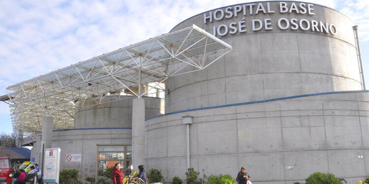 Osorno: Investigan muerte de mujer que ingresó a hospital con diversas heridas cortopunzantes