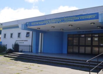 Aviso de bomba en liceo Eleuterio Ramírez de Osorno obliga a suspender clases este martes
