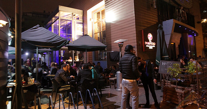 Gremios alertan golpe al sector gastronómico por bloqueo de pases de movilidad