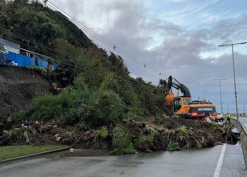 Derrumbe en Pelluco impide ingresar a Puerto Montt desde la Carretera Austral
