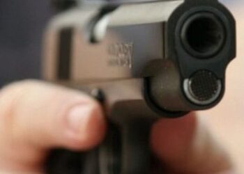 Hombre recibe dos disparos mientras esperaba locomoción en Puerto Montt 