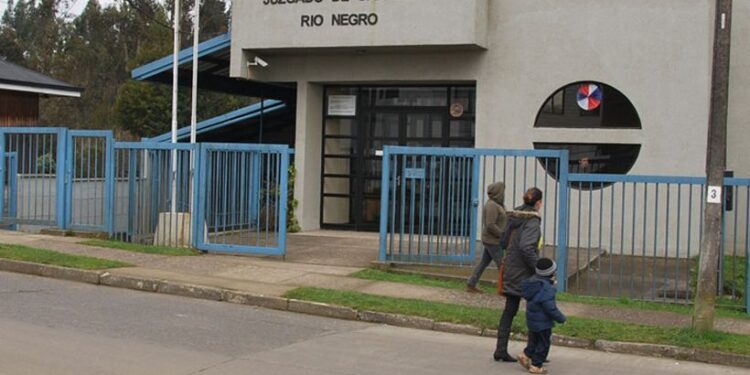 Formalizan a tres sujetos por robo a supermercado en Purranque