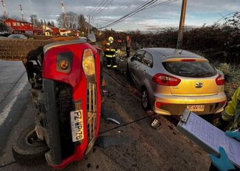 Colisión triple se registró camino a Pilauco en Osorno: un automóvil se fugó