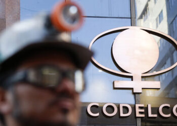 Trabajadores de Codelco amenazan con paro nacional