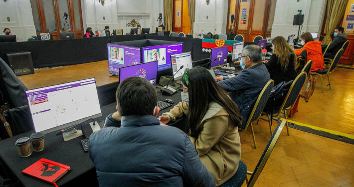 Cadem: Apruebo continúa a la baja y llega al 37%, mientras el Rechazo sube al 46%
