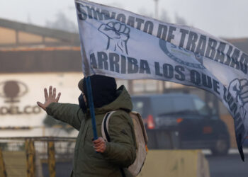 Sin avances terminó reunión del Gobierno con trabajadores de Codelco, que afinarán paro nacional