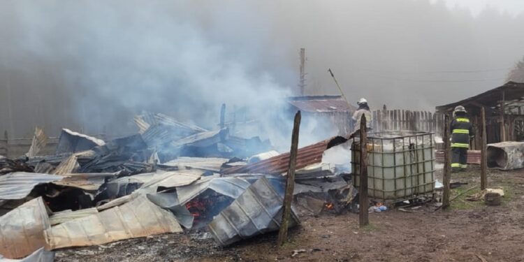 Incendio dejó a dos adultos mayores damnificados en sector rural de Osorno 