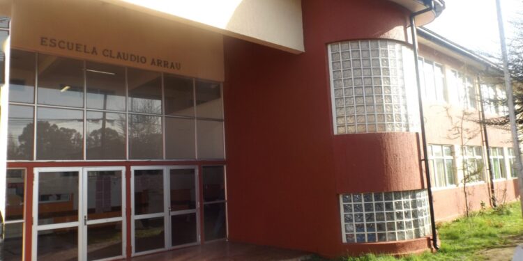 Brote de Covid-19 en escuela Claudio Arrau de Osorno obliga a suspender clases
