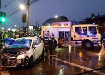 Osorno: Tres lesionados deja colisión vehicular en sector Rahue Bajo