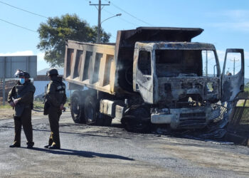 Queman 5 camiones en Collipulli: Carabineros fueron atacados con disparos en el lugar