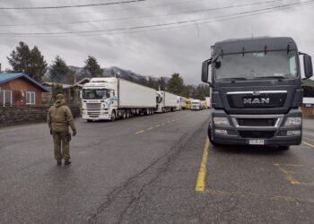 Habilitan tránsito en paso Cardenal Samoré tras dos días cerrado por nevazón