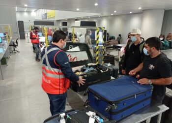 Aduanas da recomendaciones a quienes viajen al extranjero en vacaciones de invierno