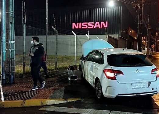 Osorno: Vehículo derribó semáforo en sector Rahue Bajo 