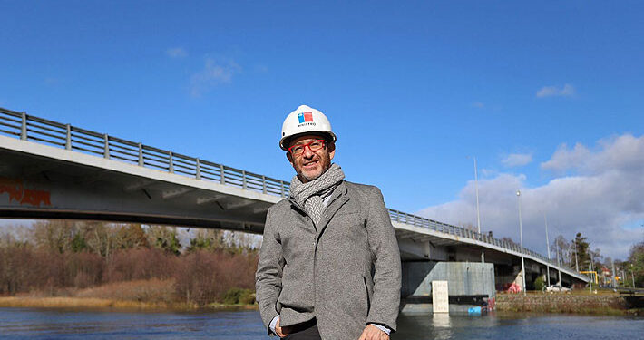 MOP asegura que puente Cau Cau estará «en pleno funcionamiento» el segundo semestre de 2023