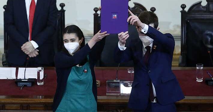 Criteria: Rechazo sube al 49% y la Convención cierra un año con un 57% de desaprobación