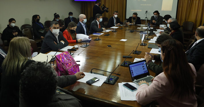 Comisión de Constitución aprueba en general proyecto de inexpropiabilidad de fondos de pensiones