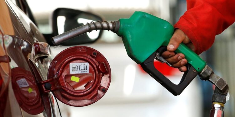 Bencinas subirán hasta 20,5 pesos por litro a partir de este jueves