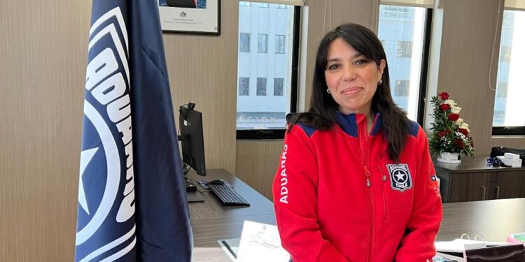 Asume primera mujer como Directora Nacional de Aduanas