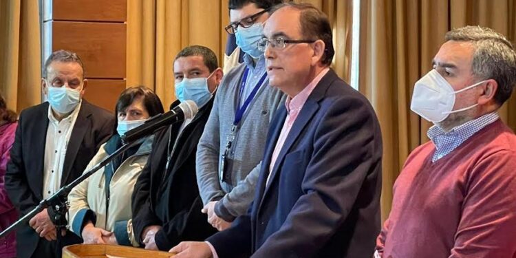 Alcalde de Osorno exigió que ministro de transportes resuelva paro de micreros