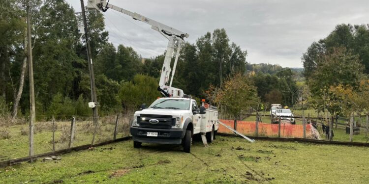 Osorno: refuerzan equipos para enfrentar cortes de energía por sistema frontal