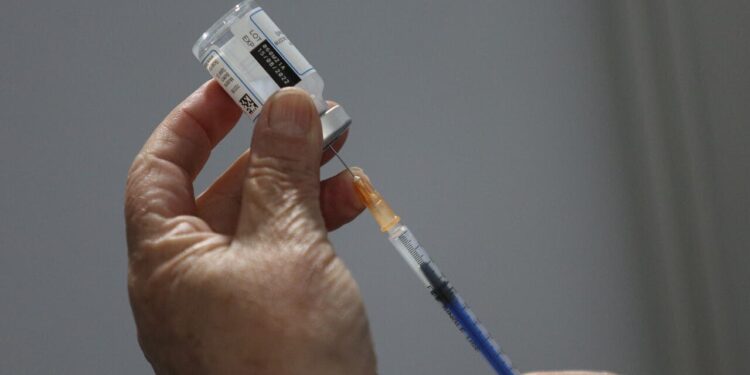 Desde los seis meses: ISP amplía rango etario para vacunas contra el COVID-19